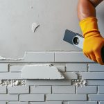 découvrez comment identifier et corriger les erreurs fréquentes dans les travaux pour éviter des coûts supplémentaires et garantir un résultat de qualité.
