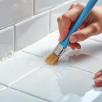 découvrez une astuce simple et efficace pour éviter durablement le noircissement des joints de carrelage, sans efforts ni frottage intensif. dites adieu aux corvées de nettoyage !