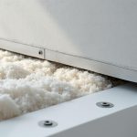 découvrez quelle marge il est essentiel de prévoir entre le rail et le mur pour une installation optimale de la laine de verre, assurant ainsi une isolation efficace et durable.